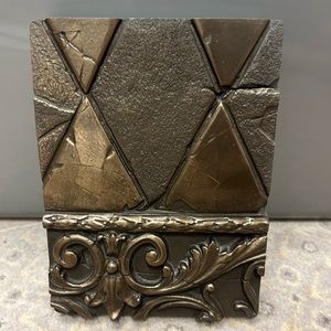 Sid Dickens B09-C bronze,”harlequin molding”